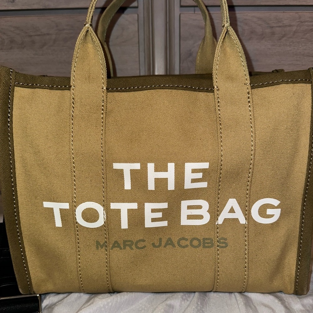 Marc jacobs tote medium